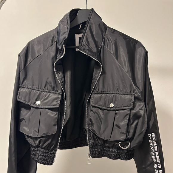 BERSHKA / crop jacket in color black - Picture 2 of 7
